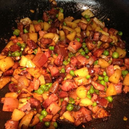 土豆青豆香菇臘肉燜飯