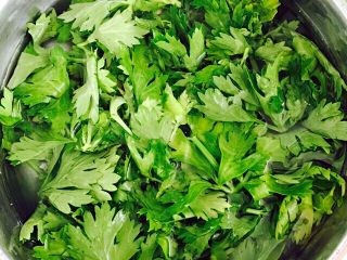 怎样做营养的芹菜叶麦饭