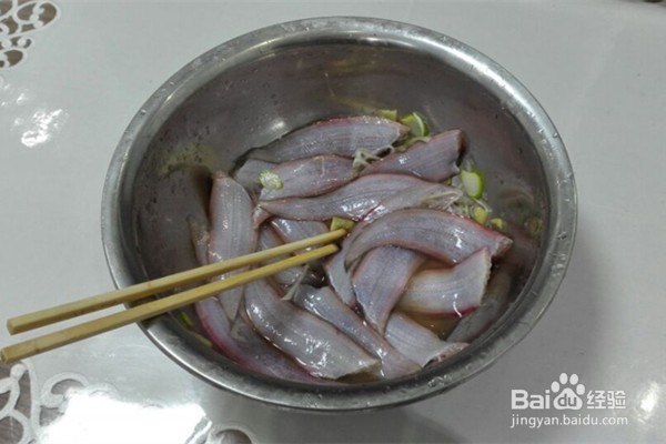 怎样做美味的小炸鱼？