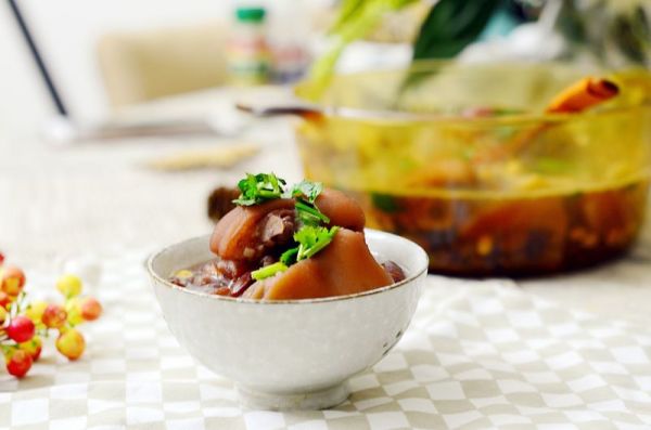 五谷猪蹄莲藕汤