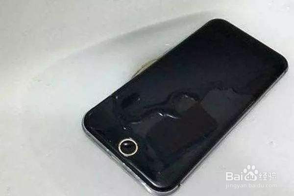 手机掉进水里了怎么办，喇叭进水了怎么办？