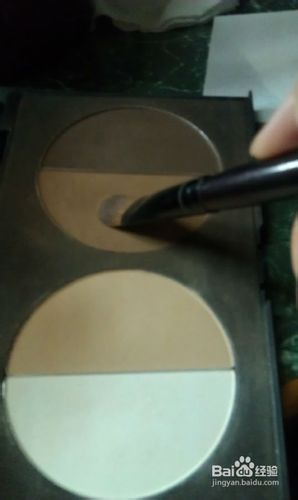 怎样用底妆打造立体脸型