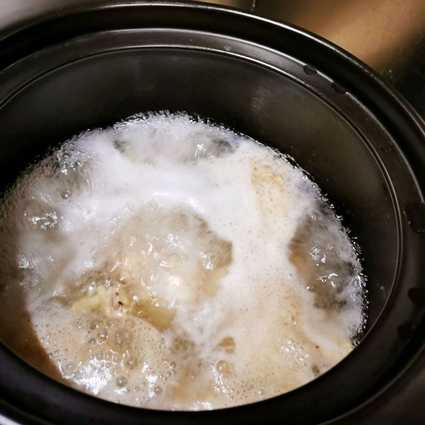 香菇墨鱼土鸡汤