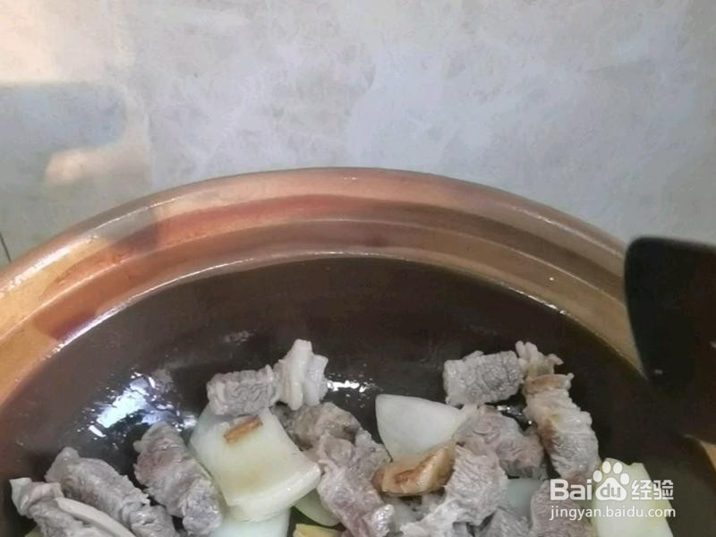 港式牛腩炖萝卜的做法