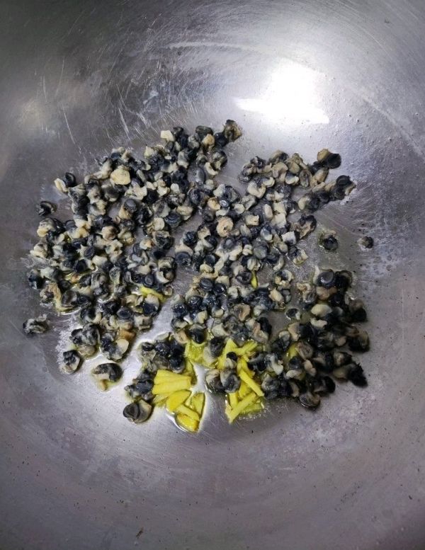 下饭家常菜：酸辣椒蒜苗炒田螺