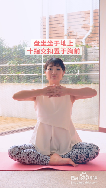 1分钟孕妇瑜伽：缓解背部僵硬