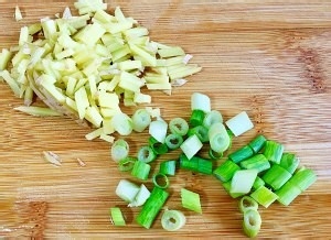 肉丝炒蒜苔的做法