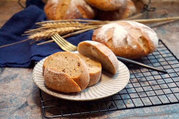 葡萄黑裸麦面包