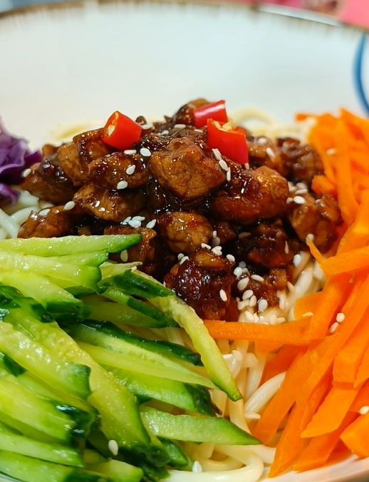 周末轻松早餐炸酱面