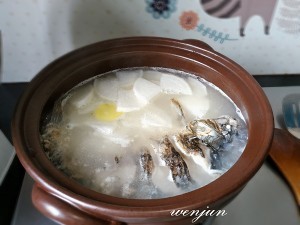 鲫鱼萝卜汤(附:鱼尾无小叉叉刺的处理方法)
