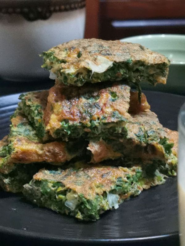 芹菜叶子鸡蛋饼