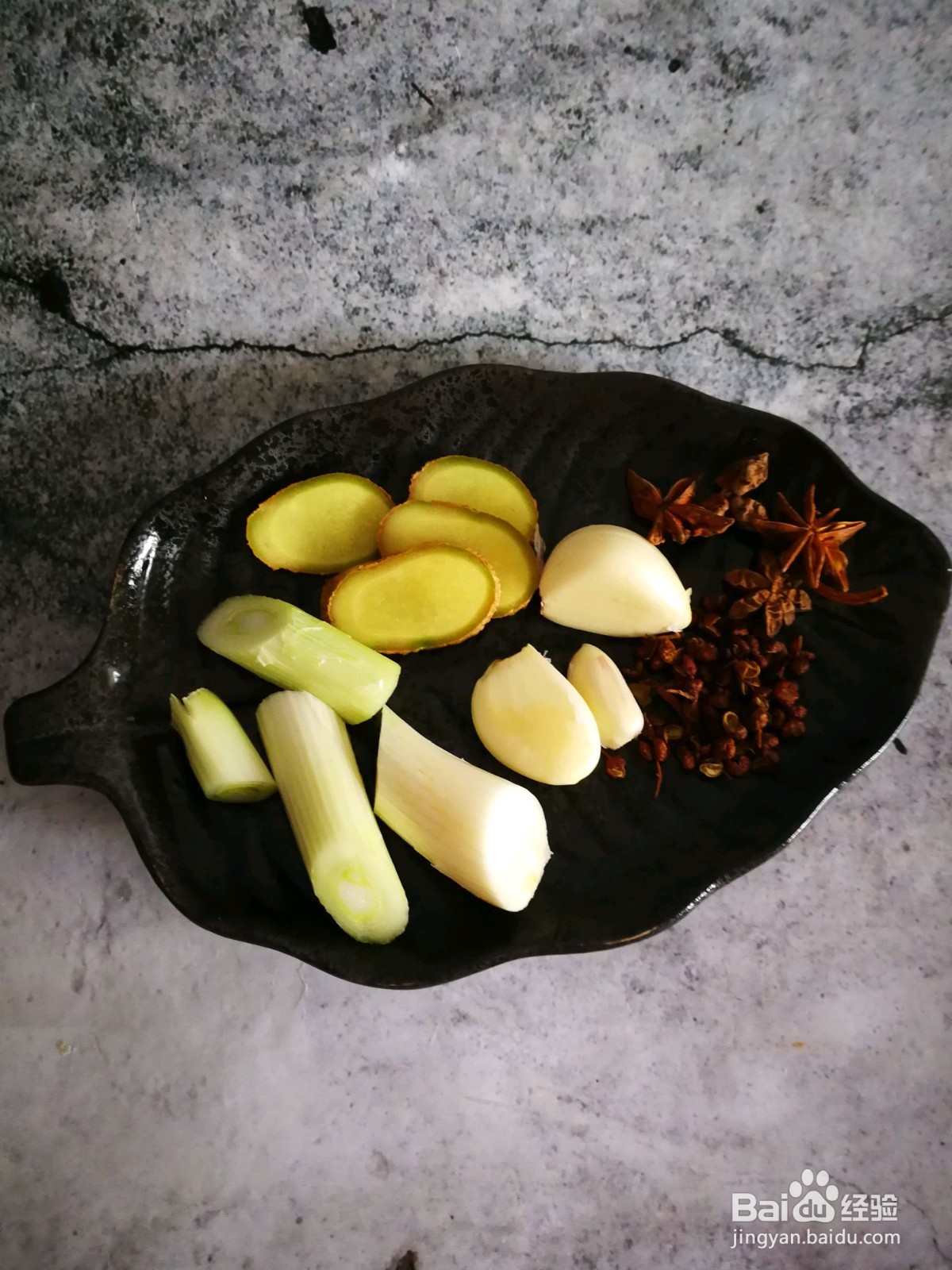 如何制作一份糖醋排骨？