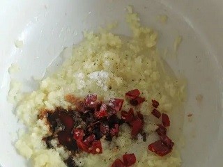 蒜蓉粉丝蛤蜊烤虾怎么做？