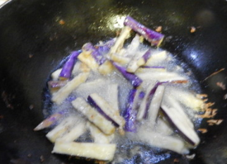 家常避风塘茄子的做法
