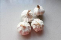 用微波炉烤出美味可口的黑胡椒烤大蒜