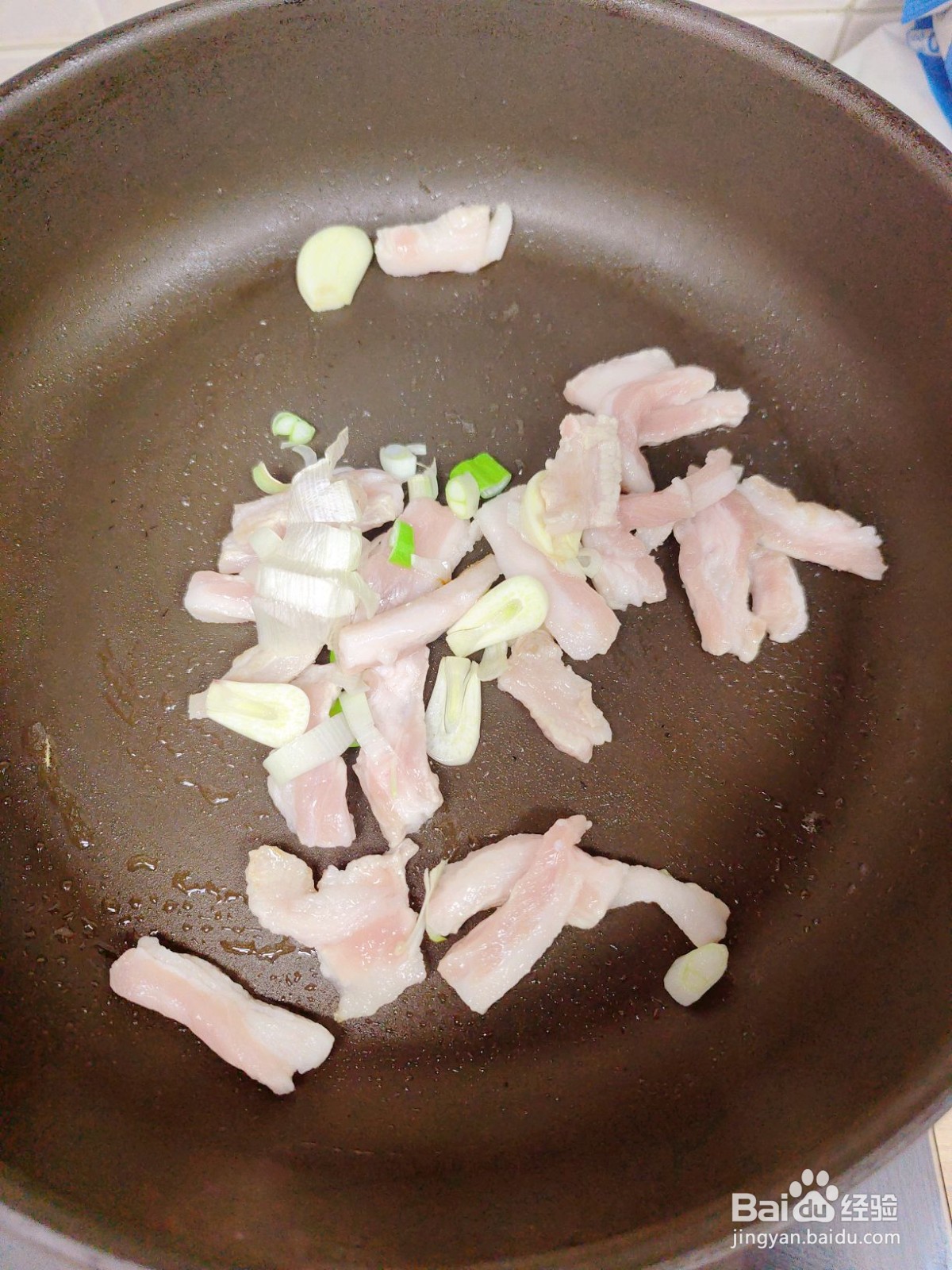 五花肉炒杏鲍菇的做法