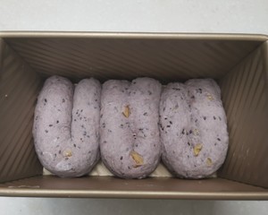 黑米黑芝麻核桃吐司的做法