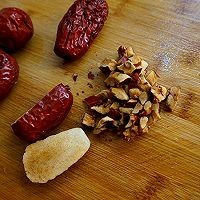 如何做美味的桂圆红枣茶