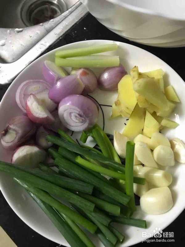 砂锅鱼头煲的做法