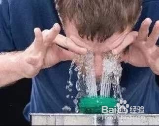 蚂蚁庄园自己用洗眼液洗出眼睛里的脏东西不科学