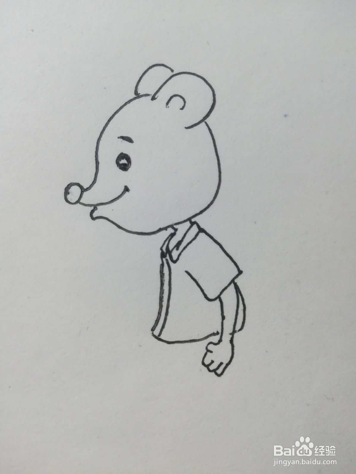 怎么画踢球的小老鼠简笔画
