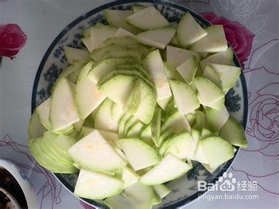 西葫芦炒鸡蛋的家常做法