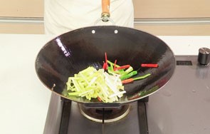 美味的韭黄清炒肉丝