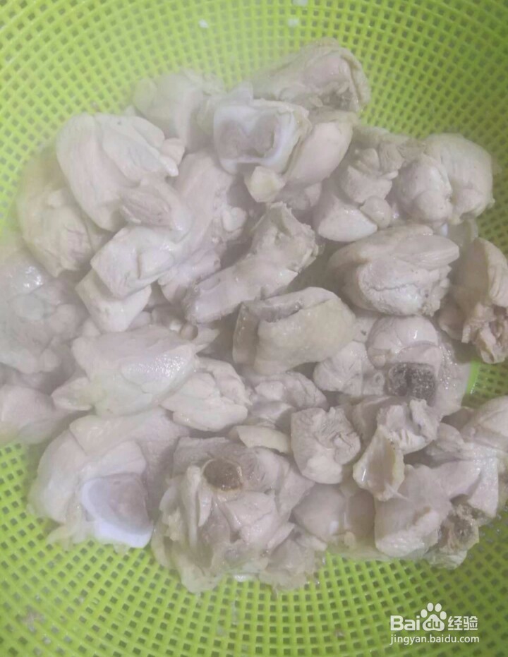 如何制作香辣啤酒鸡块?