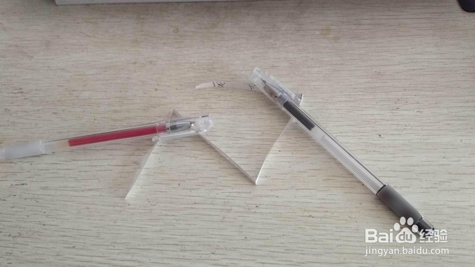 如何用一个细长的纸条做三面放中性笔的简易支架