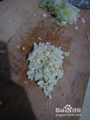 如何制作香炸土豆丝丸子?