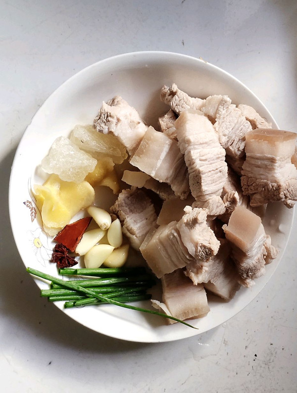 虎皮鹌鹑蛋烧肉