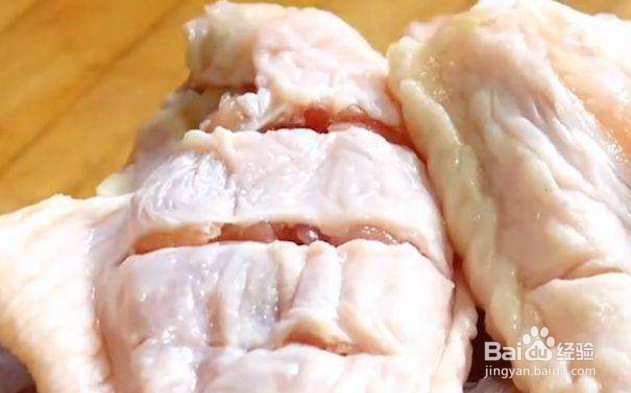 如何制作简单美味的蒜香鸡翅？