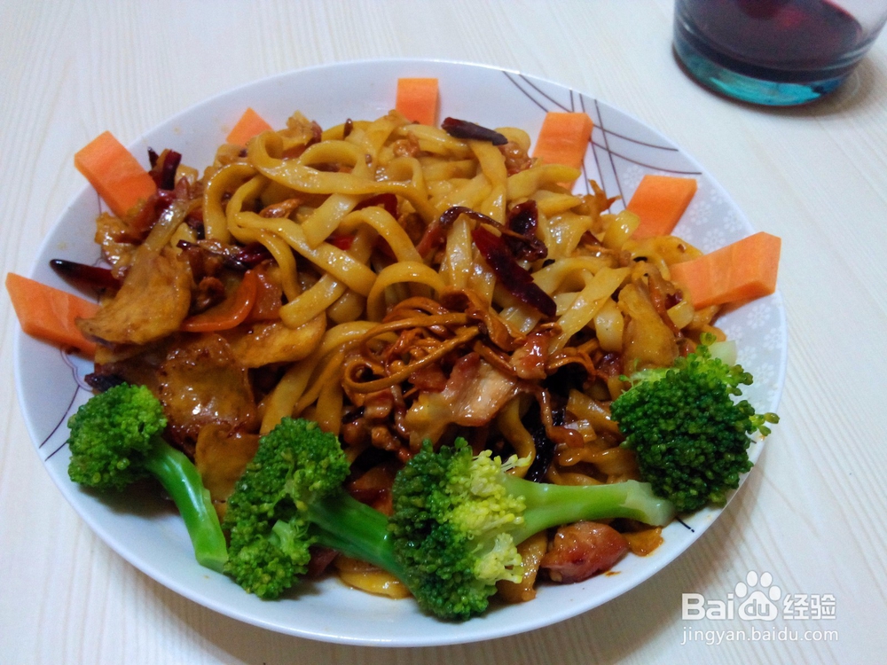 虫草鸡丝鱼丸炒面