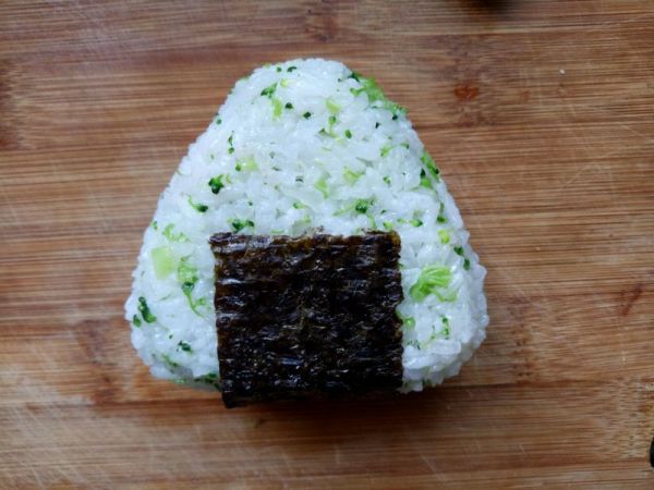 西兰花肉松饭团