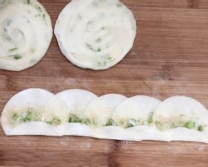 饺子皮做葱花小饼