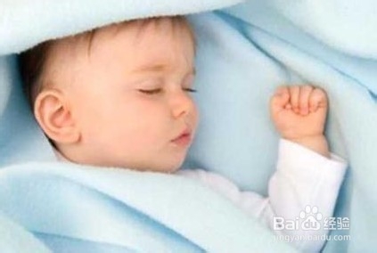 宝宝睡觉踢被子怎么办