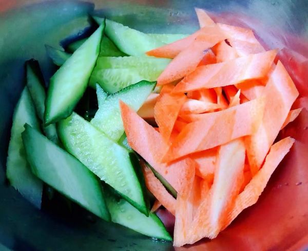 黄瓜胡萝卜炒平菇