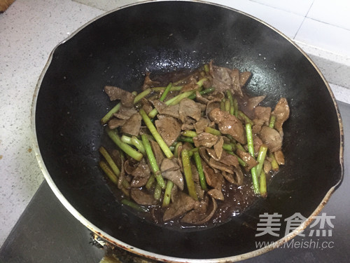 蒜苗猪肝的做法