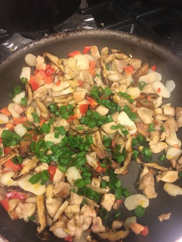 橙香马蹄鸡丁生菜包