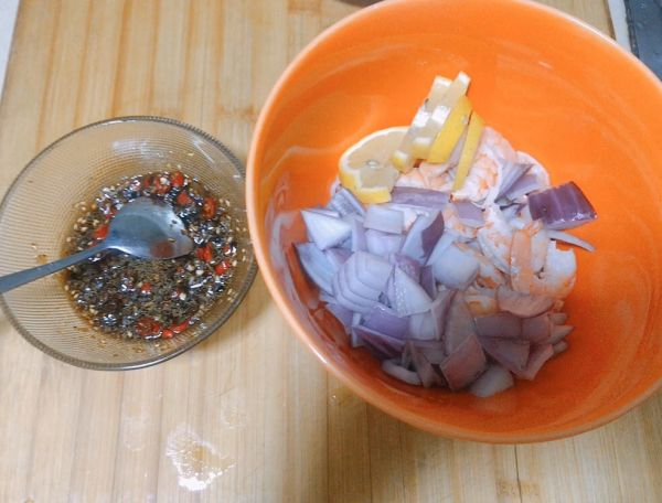 柠檬虾拌魔芋结