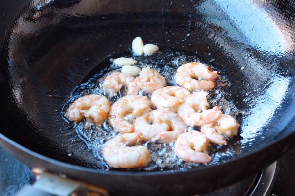 虾仁粉丝炒包菜