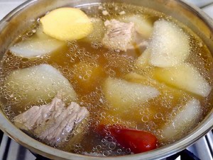 清汤萝卜牛腩