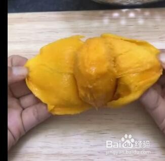 教你一个剥芒果的小技巧
