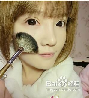 怎样化妆打造大眼嫩唇