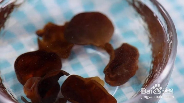 木耳腐竹小炒的做法
