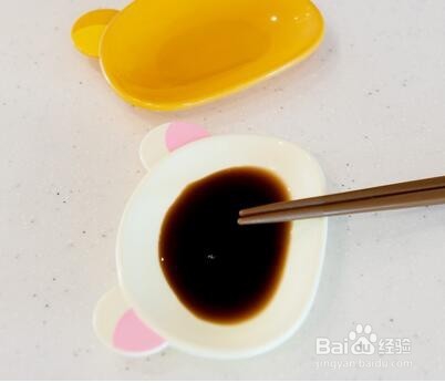 吃鱼被鱼刺卡住的正确方法和错误方法