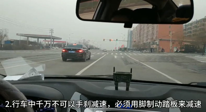 如何正确使用汽车手刹