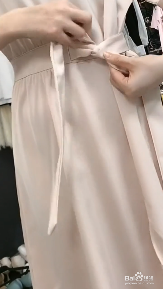 如何打简单的蝴蝶结?