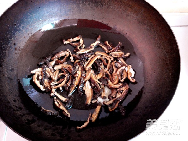 香菇干炒肚条