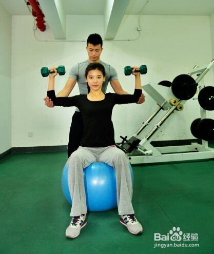 健身房如何选择健身教练？